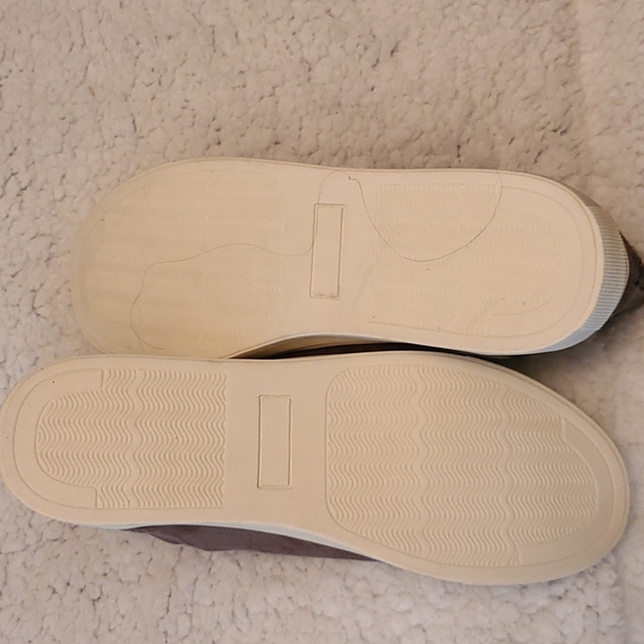 Very G Sneakers - Picture 5 of 5